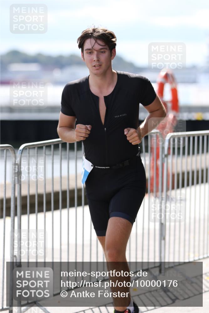 16.08.2026 - KN Förde Triathlon 2026 Antke Förster http://msf.ph/oto/10000176 16.08.2026 14:03:11 Laufen  meine-sportfotos.de