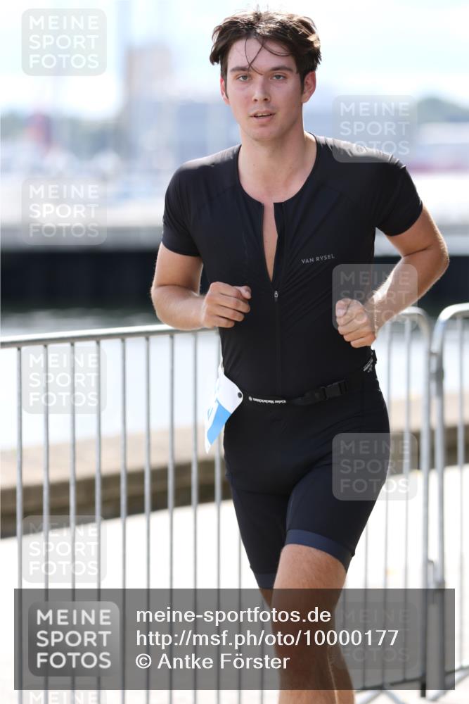 16.08.2026 - KN Förde Triathlon 2026 Antke Förster http://msf.ph/oto/10000177 16.08.2026 14:03:12 Laufen  meine-sportfotos.de