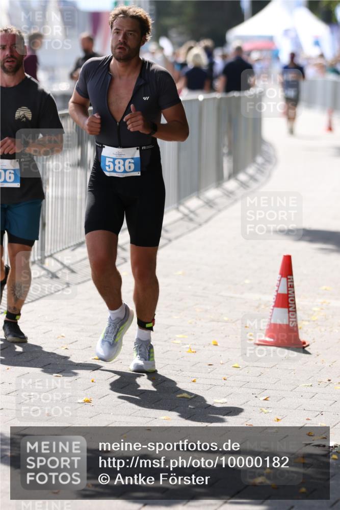16.08.2026 - KN Förde Triathlon 2026 Antke Förster http://msf.ph/oto/10000182 16.08.2026 14:03:16 Laufen  meine-sportfotos.de