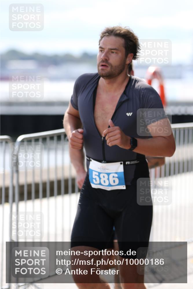 16.08.2026 - KN Förde Triathlon 2026 Antke Förster http://msf.ph/oto/10000186 16.08.2026 14:03:18 Laufen  meine-sportfotos.de