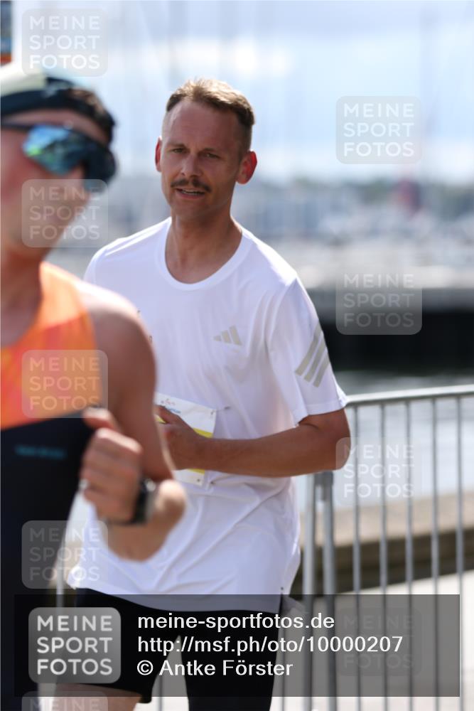 16.08.2026 - KN Förde Triathlon 2026 Antke Förster http://msf.ph/oto/10000207 16.08.2026 14:04:12 Laufen  meine-sportfotos.de