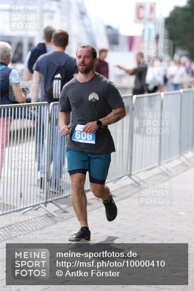 16.08.2026 - KN Förde Triathlon 2026 Antke Förster http://msf.ph/oto/10000410 16.08.2026 14:13:33 Laufen  meine-sportfotos.de