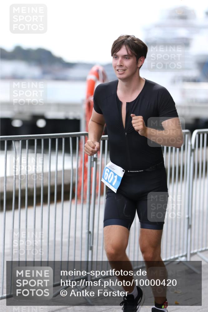 16.08.2026 - KN Förde Triathlon 2026 Antke Förster http://msf.ph/oto/10000420 16.08.2026 14:13:45 Laufen  meine-sportfotos.de