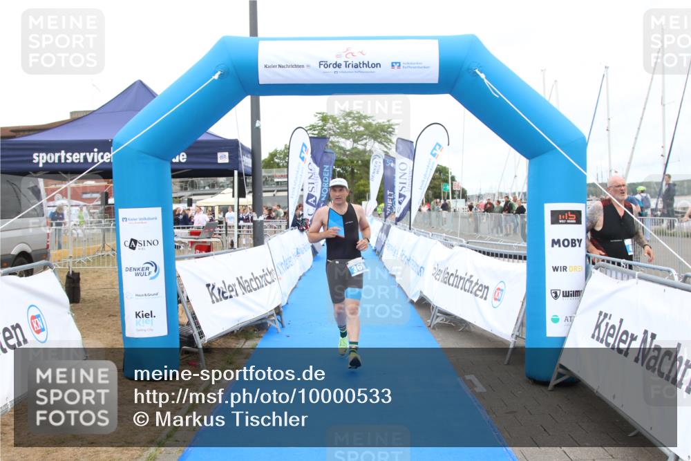 16.08.2026 - KN Förde Triathlon 2026 Markus Tischler http://msf.ph/oto/10000533 16.08.2026 12:21:29 Ziel 369, 369 meine-sportfotos.de