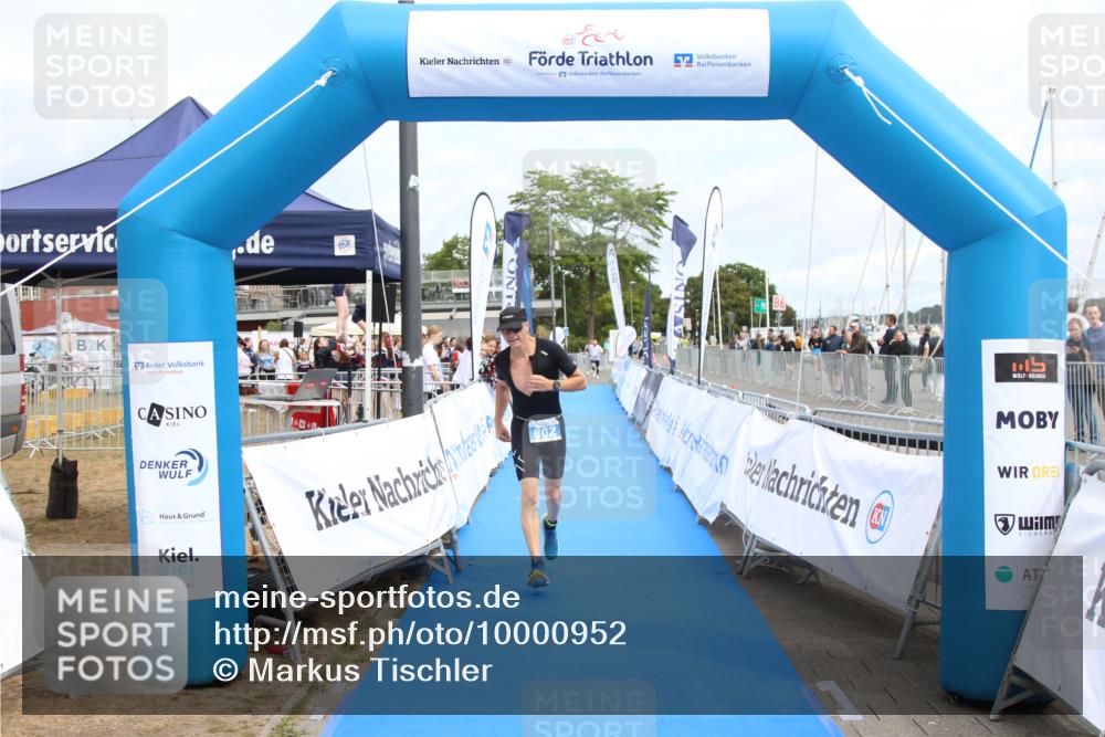 16.08.2026 - KN Förde Triathlon 2026 Markus Tischler http://msf.ph/oto/10000952 16.08.2026 12:26:41 Ziel 802, 802 meine-sportfotos.de
