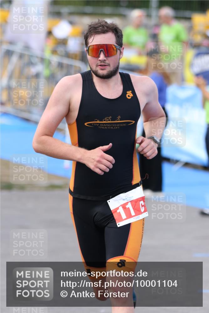 16.08.2026 - KN Förde Triathlon 2026 Antke Förster http://msf.ph/oto/10001104 16.08.2026 15:44:03 Laufen  meine-sportfotos.de
