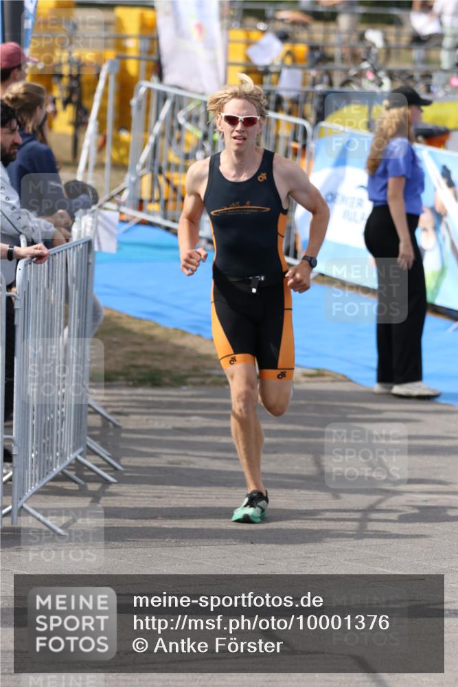 16.08.2026 - KN Förde Triathlon 2026 Antke Förster http://msf.ph/oto/10001376 16.08.2026 16:06:25 Laufen  meine-sportfotos.de