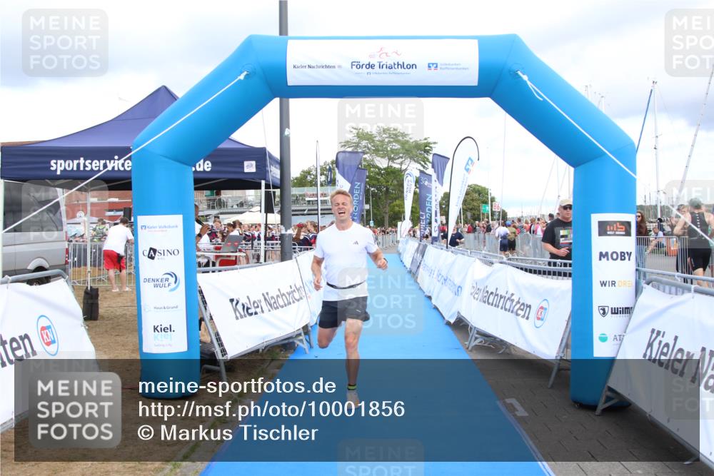 16.08.2026 - KN Förde Triathlon 2026 Markus Tischler http://msf.ph/oto/10001856 16.08.2026 13:44:11 Ziel 702, 702 meine-sportfotos.de