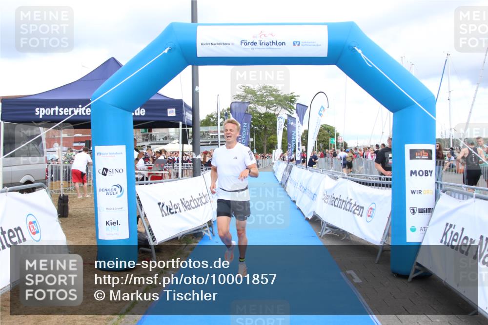 16.08.2026 - KN Förde Triathlon 2026 Markus Tischler http://msf.ph/oto/10001857 16.08.2026 13:44:11 Ziel 702, 702 meine-sportfotos.de