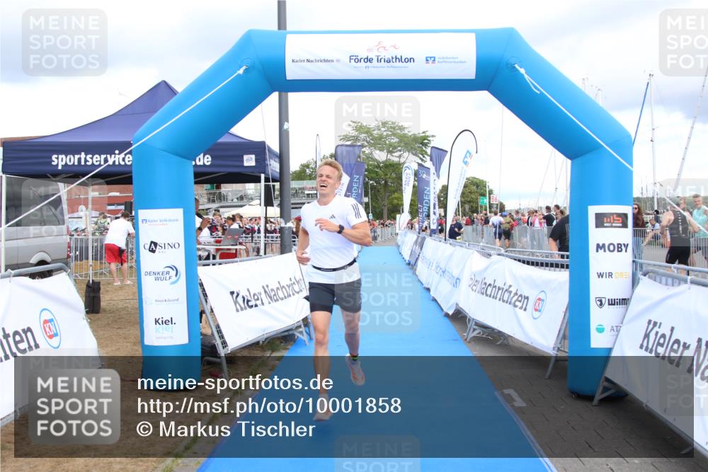 16.08.2026 - KN Förde Triathlon 2026 Markus Tischler http://msf.ph/oto/10001858 16.08.2026 13:44:11 Ziel 702, 702 meine-sportfotos.de