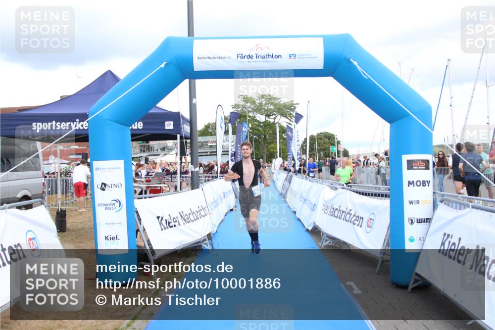 16.08.2026 - KN Förde Triathlon 2026 Markus Tischler http://msf.ph/oto/10001886 16.08.2026 13:44:53 Ziel 527, 540, 527, 540 meine-sportfotos.de