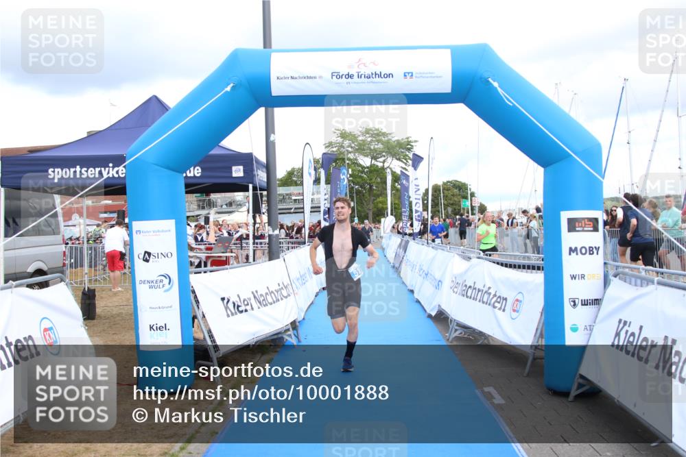 16.08.2026 - KN Förde Triathlon 2026 Markus Tischler http://msf.ph/oto/10001888 16.08.2026 13:44:53 Ziel 527, 540, 527, 540 meine-sportfotos.de