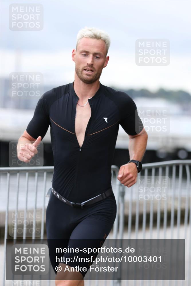 16.08.2026 - KN Förde Triathlon 2026 Antke Förster http://msf.ph/oto/10003401 16.08.2026 11:36:35 Laufen  meine-sportfotos.de