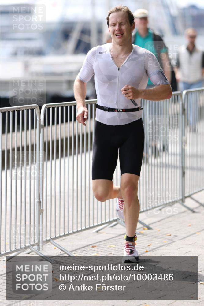 16.08.2026 - KN Förde Triathlon 2026 Antke Förster http://msf.ph/oto/10003486 16.08.2026 13:23:09 Laufen  meine-sportfotos.de