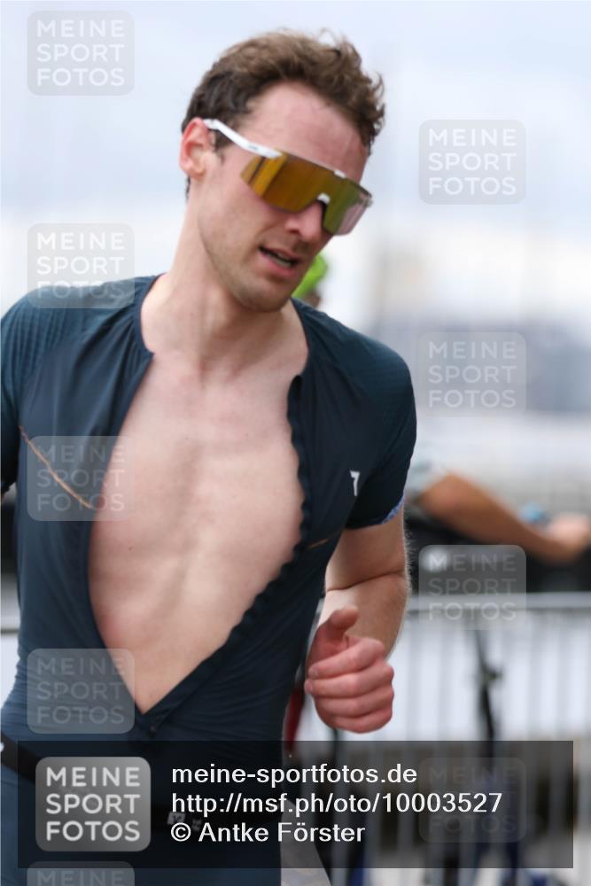 16.08.2026 - KN Förde Triathlon 2026 Antke Förster http://msf.ph/oto/10003527 16.08.2026 11:40:21 Laufen  meine-sportfotos.de