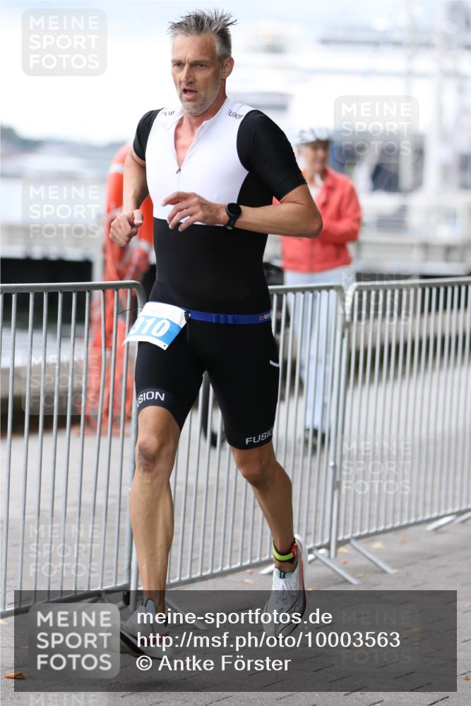 16.08.2026 - KN Förde Triathlon 2026 Antke Förster http://msf.ph/oto/10003563 16.08.2026 11:41:21 Laufen 810, 5238 meine-sportfotos.de