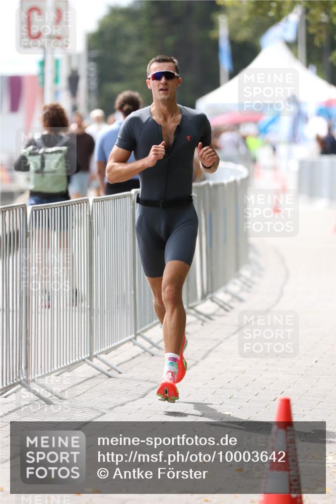 16.08.2026 - KN Förde Triathlon 2026 Antke Förster http://msf.ph/oto/10003642 16.08.2026 13:26:43 Laufen 2 meine-sportfotos.de