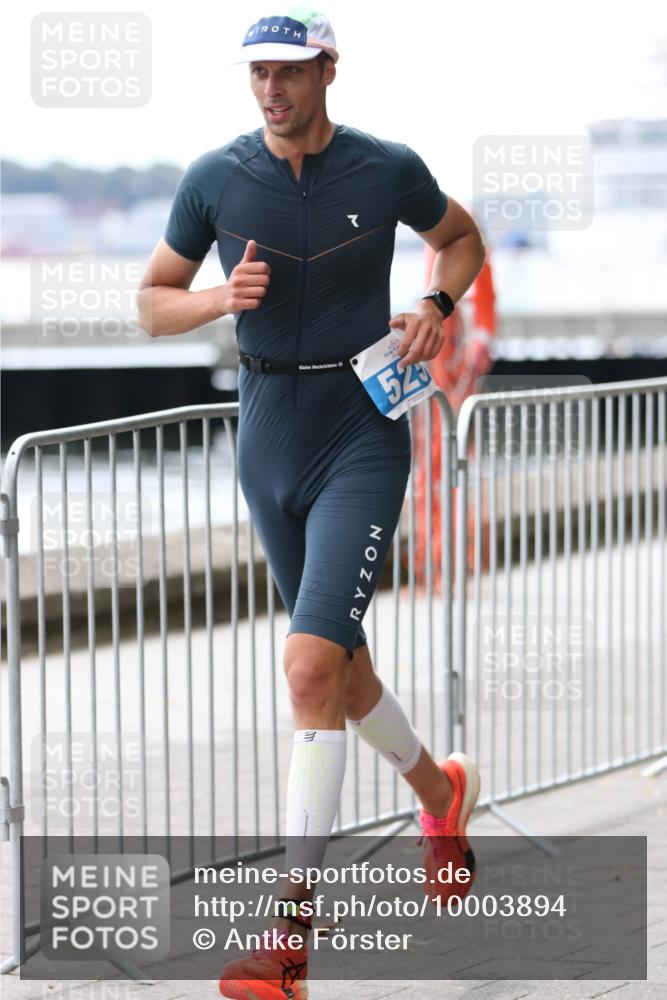 16.08.2026 - KN Förde Triathlon 2026 Antke Förster http://msf.ph/oto/10003894 16.08.2026 13:29:32 Laufen 525 meine-sportfotos.de