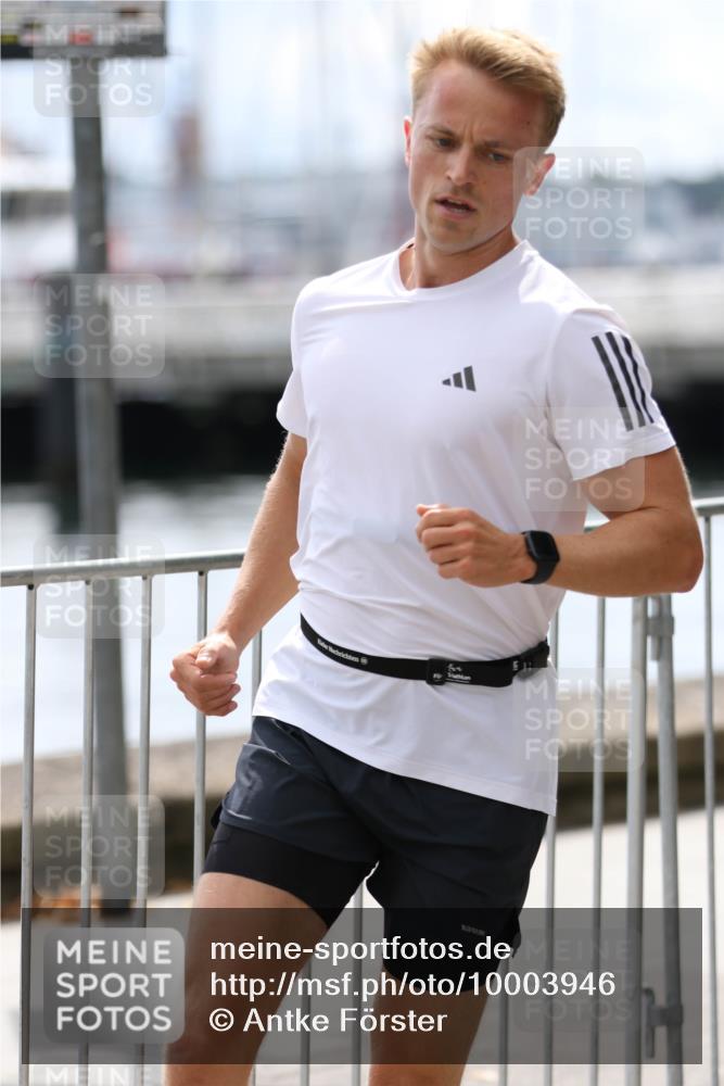16.08.2026 - KN Förde Triathlon 2026 Antke Förster http://msf.ph/oto/10003946 16.08.2026 13:30:10 Laufen  meine-sportfotos.de