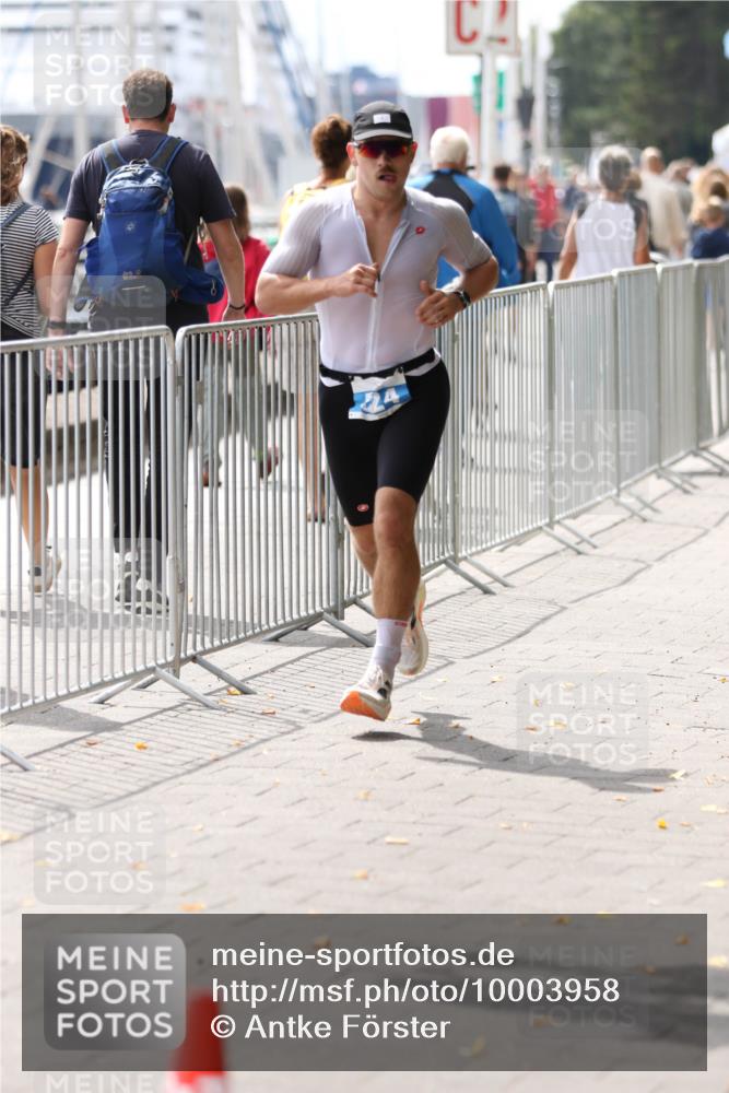 16.08.2026 - KN Förde Triathlon 2026 Antke Förster http://msf.ph/oto/10003958 16.08.2026 13:30:40 Laufen  meine-sportfotos.de