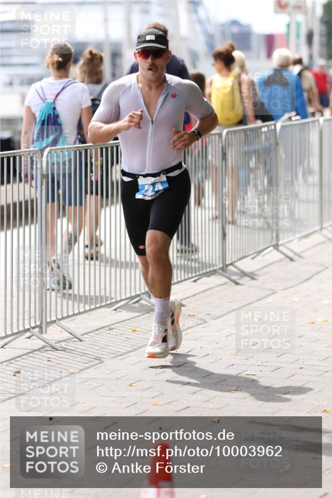16.08.2026 - KN Förde Triathlon 2026 Antke Förster http://msf.ph/oto/10003962 16.08.2026 13:30:40 Laufen  meine-sportfotos.de