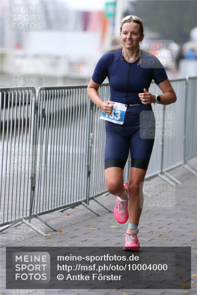 16.08.2026 - KN Förde Triathlon 2026 Antke Förster http://msf.ph/oto/10004000 16.08.2026 10:07:06 Laufen  meine-sportfotos.de