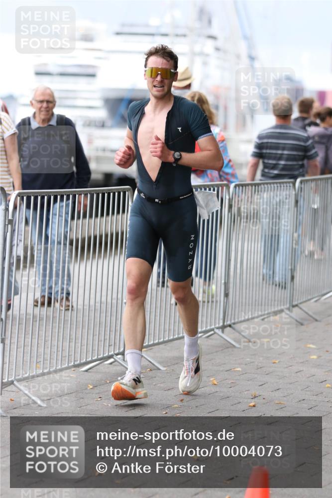 16.08.2026 - KN Förde Triathlon 2026 Antke Förster http://msf.ph/oto/10004073 16.08.2026 11:47:57 Laufen  meine-sportfotos.de