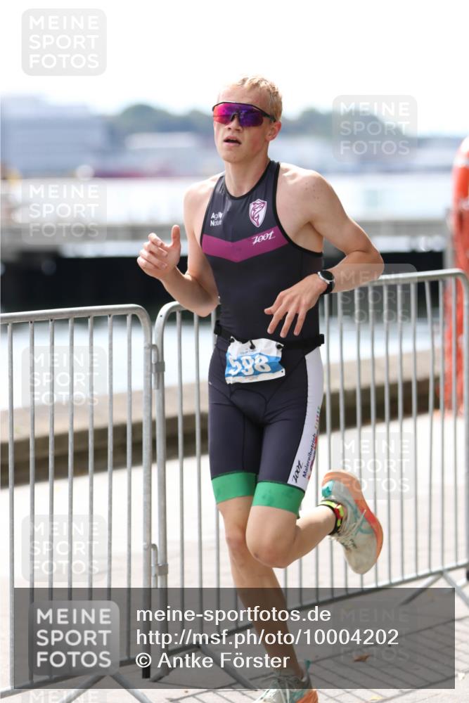 16.08.2026 - KN Förde Triathlon 2026 Antke Förster http://msf.ph/oto/10004202 16.08.2026 13:32:35 Laufen 588, 7001 meine-sportfotos.de