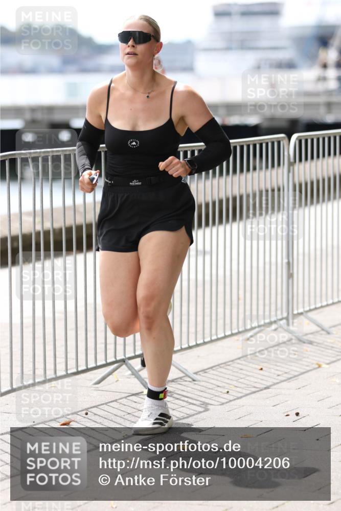 16.08.2026 - KN Förde Triathlon 2026 Antke Förster http://msf.ph/oto/10004206 16.08.2026 13:32:36 Laufen 1 meine-sportfotos.de