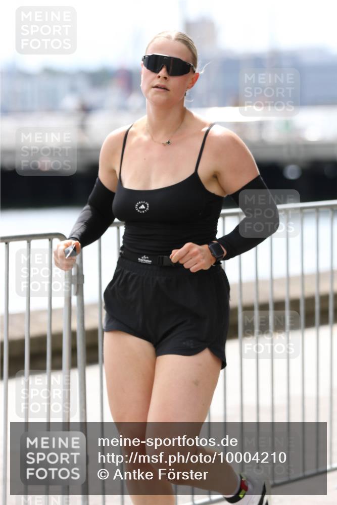 16.08.2026 - KN Förde Triathlon 2026 Antke Förster http://msf.ph/oto/10004210 16.08.2026 13:32:38 Laufen  meine-sportfotos.de