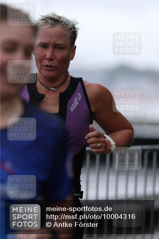 16.08.2026 - KN Förde Triathlon 2026 Antke Förster http://msf.ph/oto/10004316 16.08.2026 10:09:55 Laufen  meine-sportfotos.de