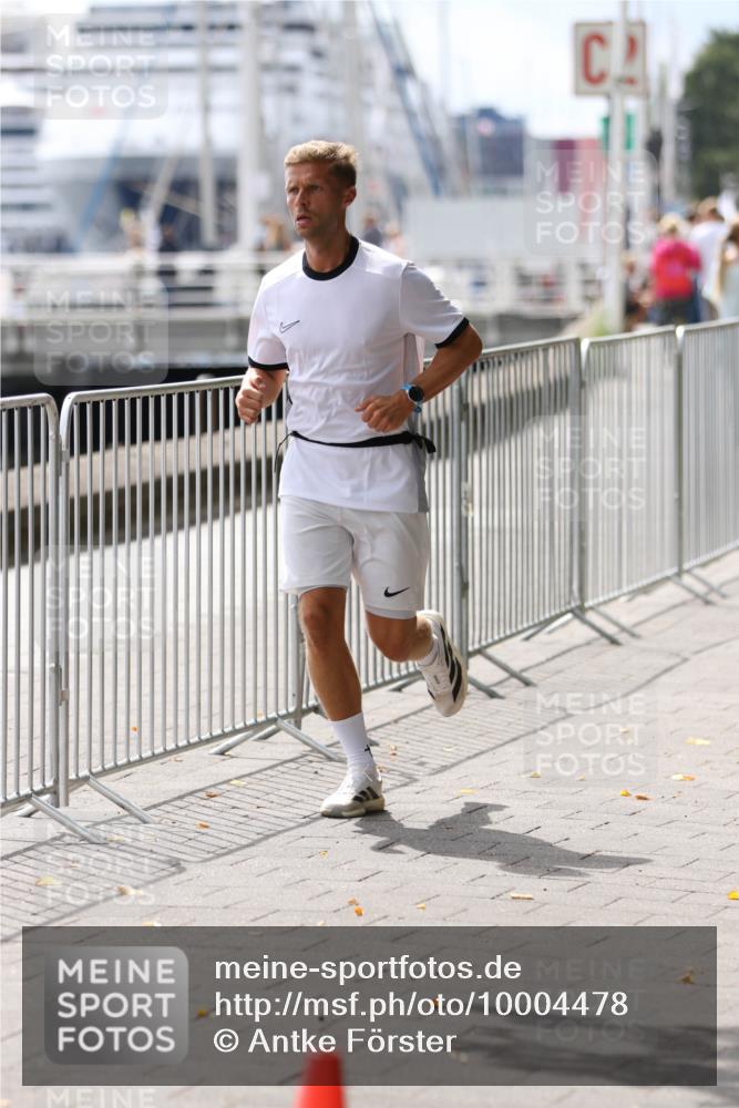 16.08.2026 - KN Förde Triathlon 2026 Antke Förster http://msf.ph/oto/10004478 16.08.2026 13:34:53 Laufen  meine-sportfotos.de