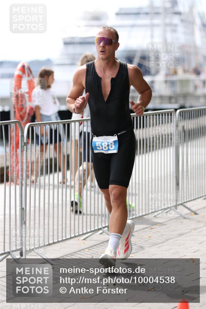 16.08.2026 - KN Förde Triathlon 2026 Antke Förster http://msf.ph/oto/10004538 16.08.2026 13:35:17 Laufen 588 meine-sportfotos.de