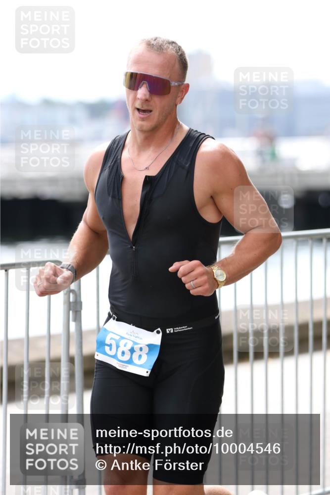 16.08.2026 - KN Förde Triathlon 2026 Antke Förster http://msf.ph/oto/10004546 16.08.2026 13:35:19 Laufen 588 meine-sportfotos.de