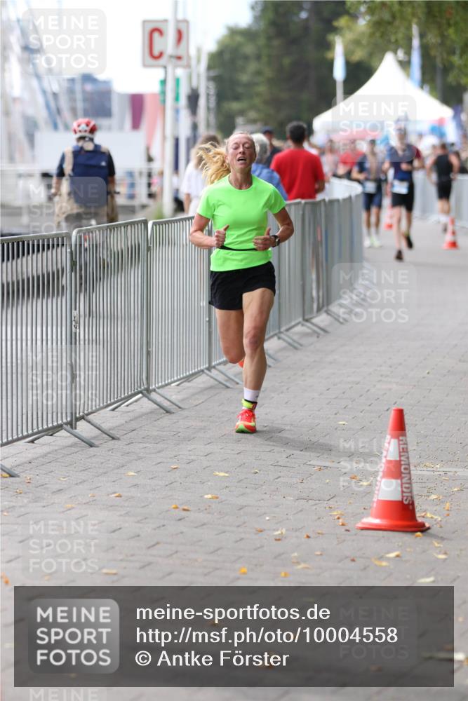 16.08.2026 - KN Förde Triathlon 2026 Antke Förster http://msf.ph/oto/10004558 16.08.2026 13:35:47 Laufen  meine-sportfotos.de