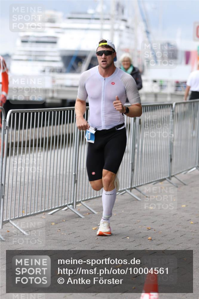 16.08.2026 - KN Förde Triathlon 2026 Antke Förster http://msf.ph/oto/10004561 16.08.2026 11:50:52 Laufen  meine-sportfotos.de