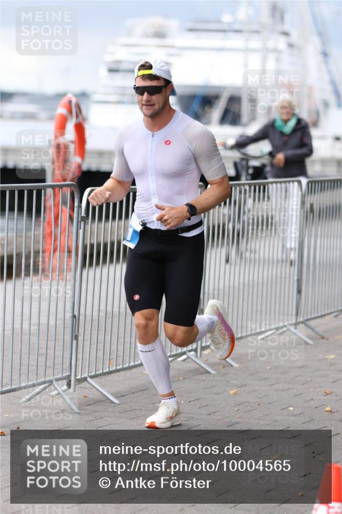 16.08.2026 - KN Förde Triathlon 2026 Antke Förster http://msf.ph/oto/10004565 16.08.2026 11:50:53 Laufen  meine-sportfotos.de