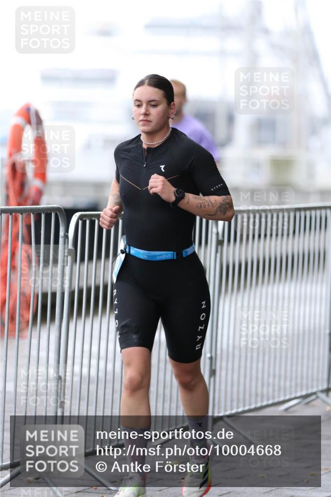 16.08.2026 - KN Förde Triathlon 2026 Antke Förster http://msf.ph/oto/10004668 16.08.2026 10:11:58 Laufen  meine-sportfotos.de