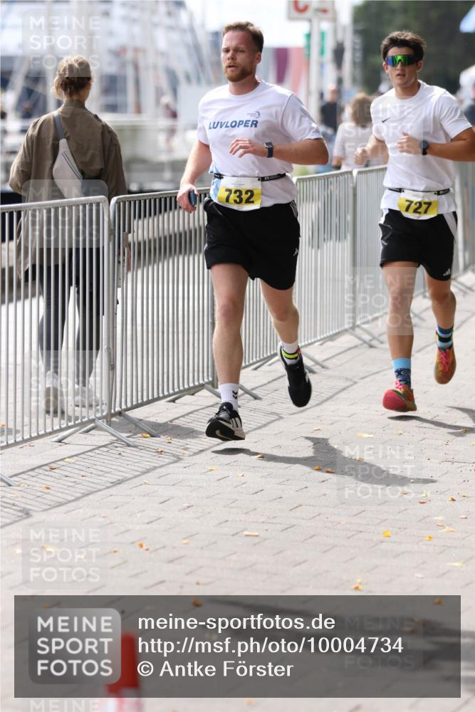 16.08.2026 - KN Förde Triathlon 2026 Antke Förster http://msf.ph/oto/10004734 16.08.2026 13:36:39 Laufen 732, 727 meine-sportfotos.de