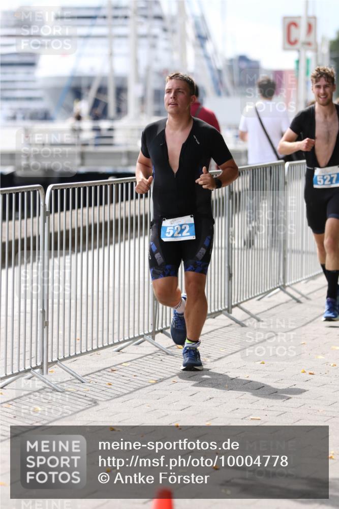16.08.2026 - KN Förde Triathlon 2026 Antke Förster http://msf.ph/oto/10004778 16.08.2026 13:36:59 Laufen 522, 527 meine-sportfotos.de