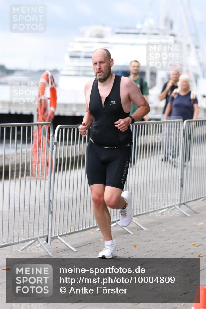 16.08.2026 - KN Förde Triathlon 2026 Antke Förster http://msf.ph/oto/10004809 16.08.2026 11:52:16 Laufen  meine-sportfotos.de