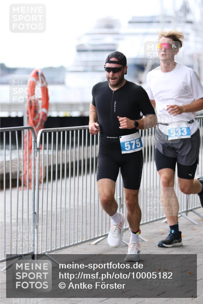 16.08.2026 - KN Förde Triathlon 2026 Antke Förster http://msf.ph/oto/10005182 16.08.2026 13:39:17 Laufen 575, 533 meine-sportfotos.de