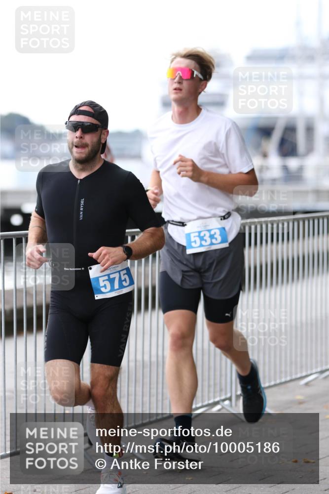 16.08.2026 - KN Förde Triathlon 2026 Antke Förster http://msf.ph/oto/10005186 16.08.2026 13:39:18 Laufen 575, 533 meine-sportfotos.de