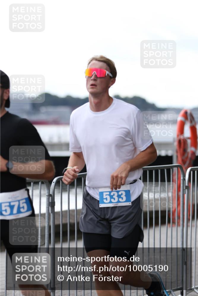 16.08.2026 - KN Förde Triathlon 2026 Antke Förster http://msf.ph/oto/10005190 16.08.2026 13:39:19 Laufen 575, 533 meine-sportfotos.de