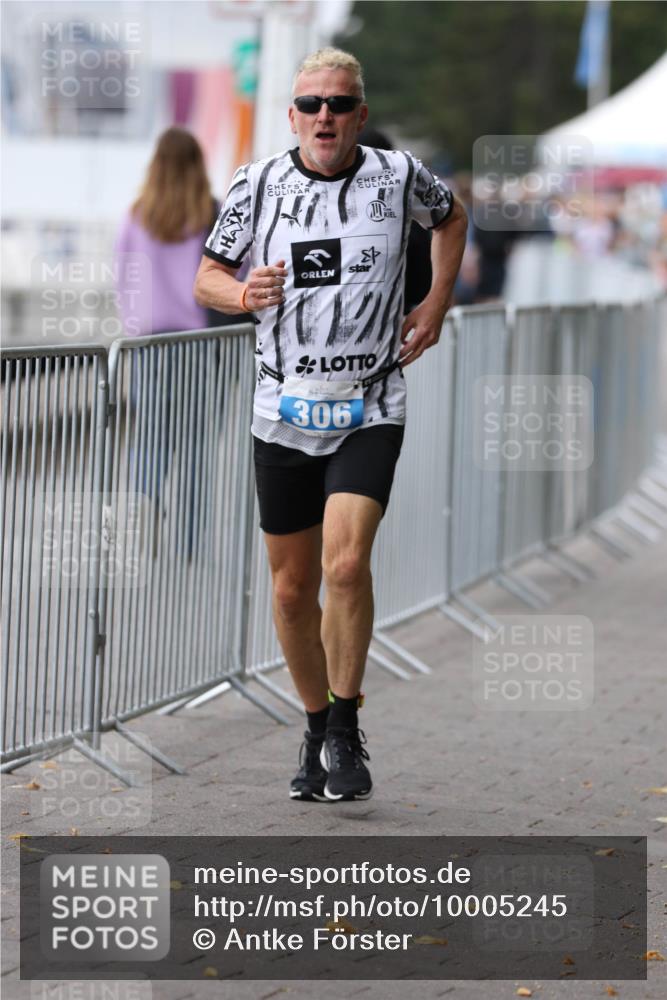 16.08.2026 - KN Förde Triathlon 2026 Antke Förster http://msf.ph/oto/10005245 16.08.2026 11:55:45 Laufen 17, 306 meine-sportfotos.de