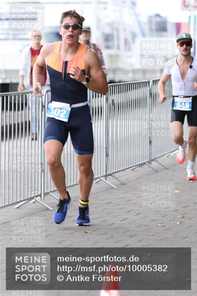 16.08.2026 - KN Förde Triathlon 2026 Antke Förster http://msf.ph/oto/10005382 16.08.2026 13:40:35 Laufen 502, 549 meine-sportfotos.de