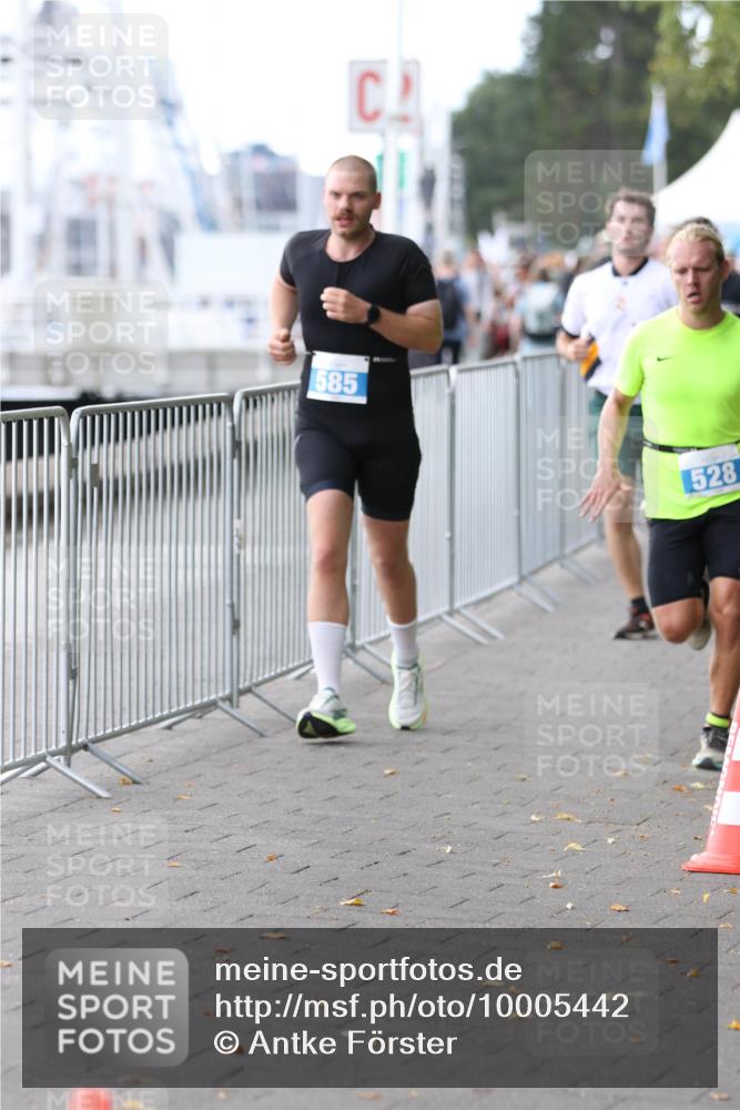 16.08.2026 - KN Förde Triathlon 2026 Antke Förster http://msf.ph/oto/10005442 16.08.2026 13:40:49 Laufen 585, 528 meine-sportfotos.de