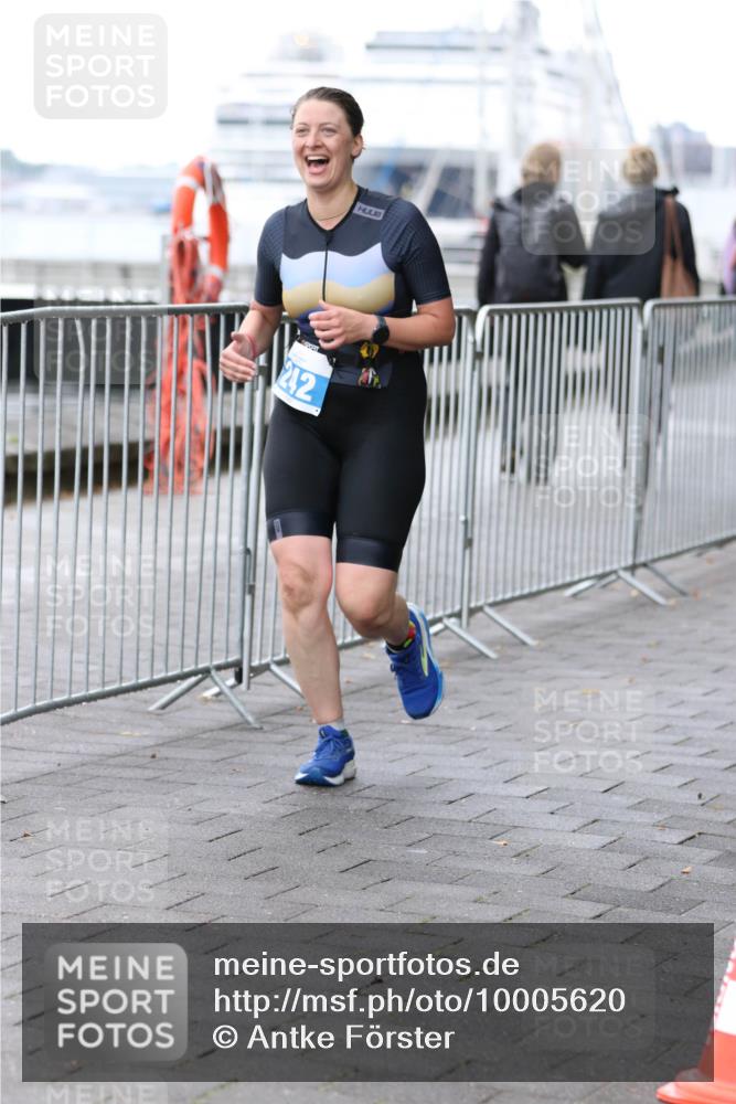 16.08.2026 - KN Förde Triathlon 2026 Antke Förster http://msf.ph/oto/10005620 16.08.2026 10:17:59 Laufen 24, 2 meine-sportfotos.de