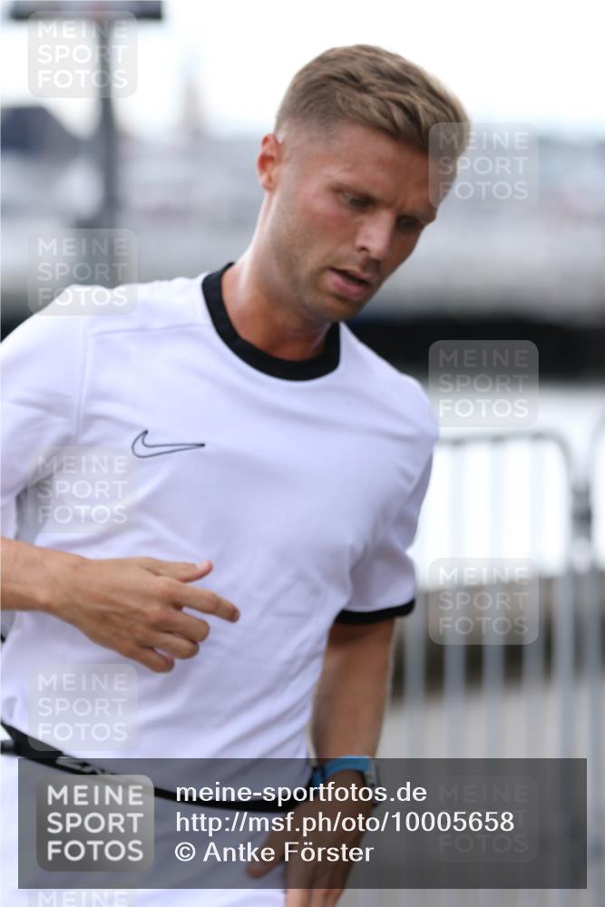 16.08.2026 - KN Förde Triathlon 2026 Antke Förster http://msf.ph/oto/10005658 16.08.2026 13:42:08 Laufen  meine-sportfotos.de