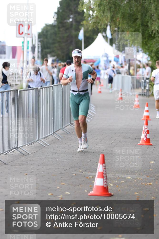 16.08.2026 - KN Förde Triathlon 2026 Antke Förster http://msf.ph/oto/10005674 16.08.2026 13:42:19 Laufen  meine-sportfotos.de